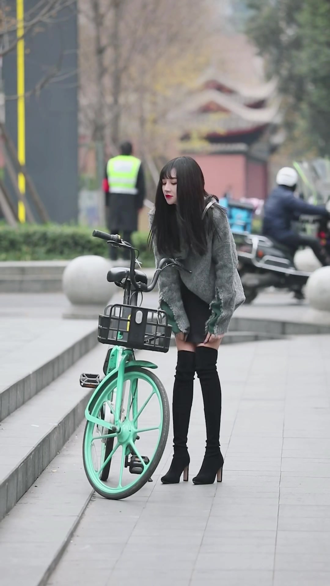 小姐姐看上去不太聪明的样子
