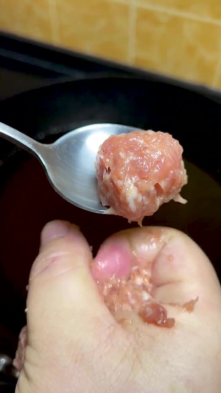 红烧肉丸子的家常做法,大人小孩抢着吃