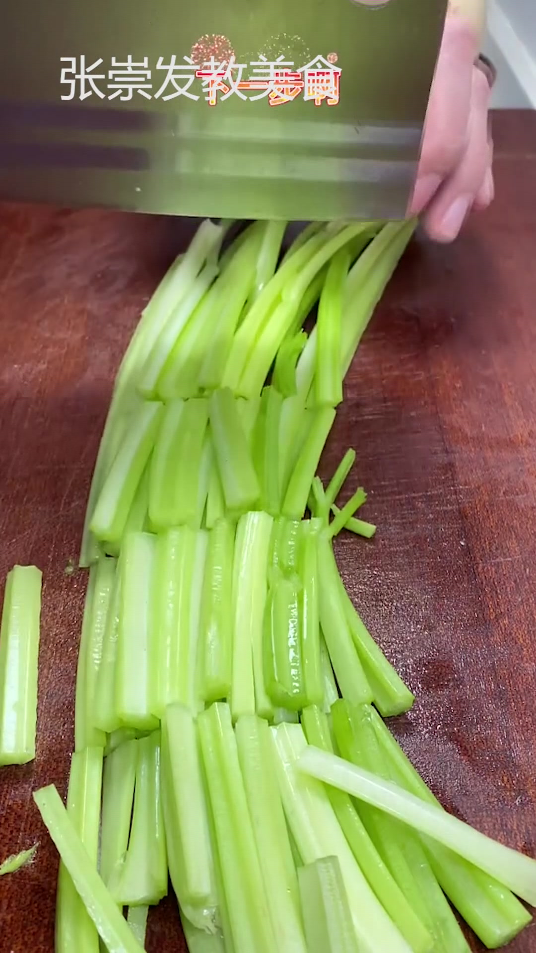 芹菜炒土豆丝的做法,美味下饭好吃,简单好学!