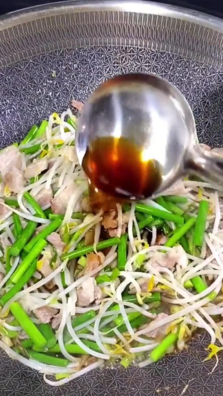营养美味工作餐之蒜苔炒饼