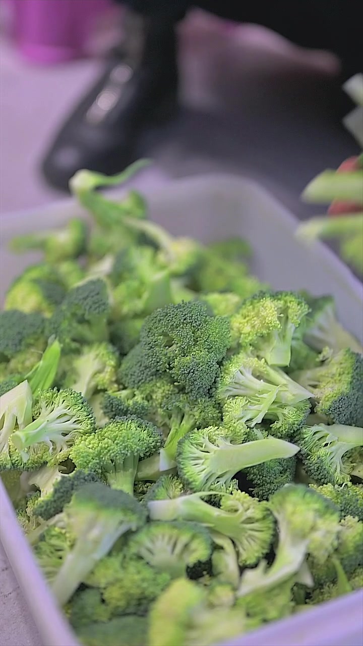 辣曹氏鸭脖素菜制作