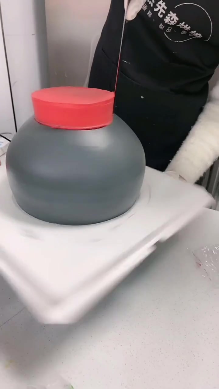 给爱喝酒的老爸准备的生日蛋糕,拿出来的瞬间都被围观了!