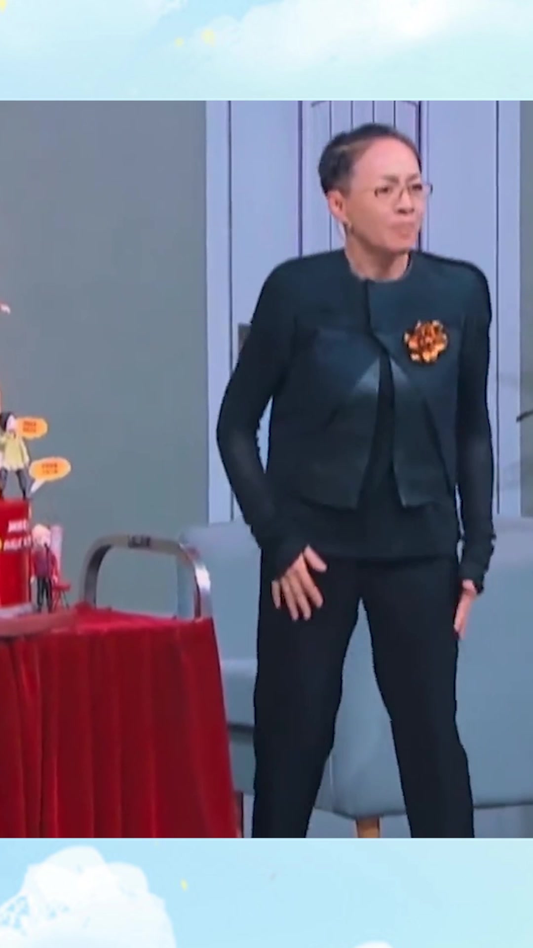 宋丹丹60岁生日,儿子巴图现身送上生日蛋糕,致敬一代小品女王