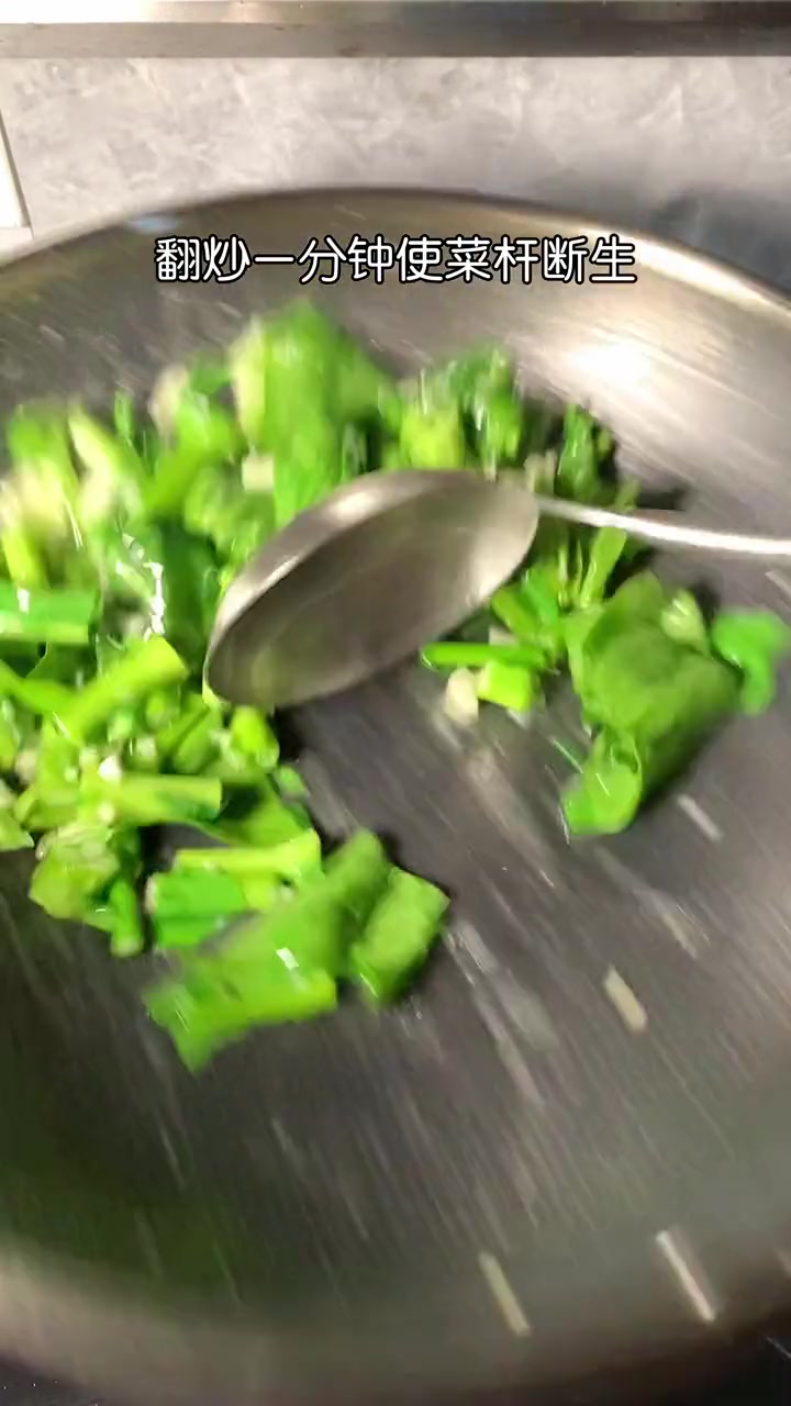 菜心我认为是这个季节最好吃的素菜,这样做拿红烧肉都不换