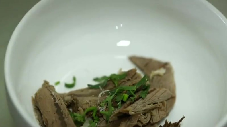 说起羊肉汤,肯定要提国人口中的“天下第一汤”——单县羊肉汤,被载入《中华名食谱》的单县羊肉