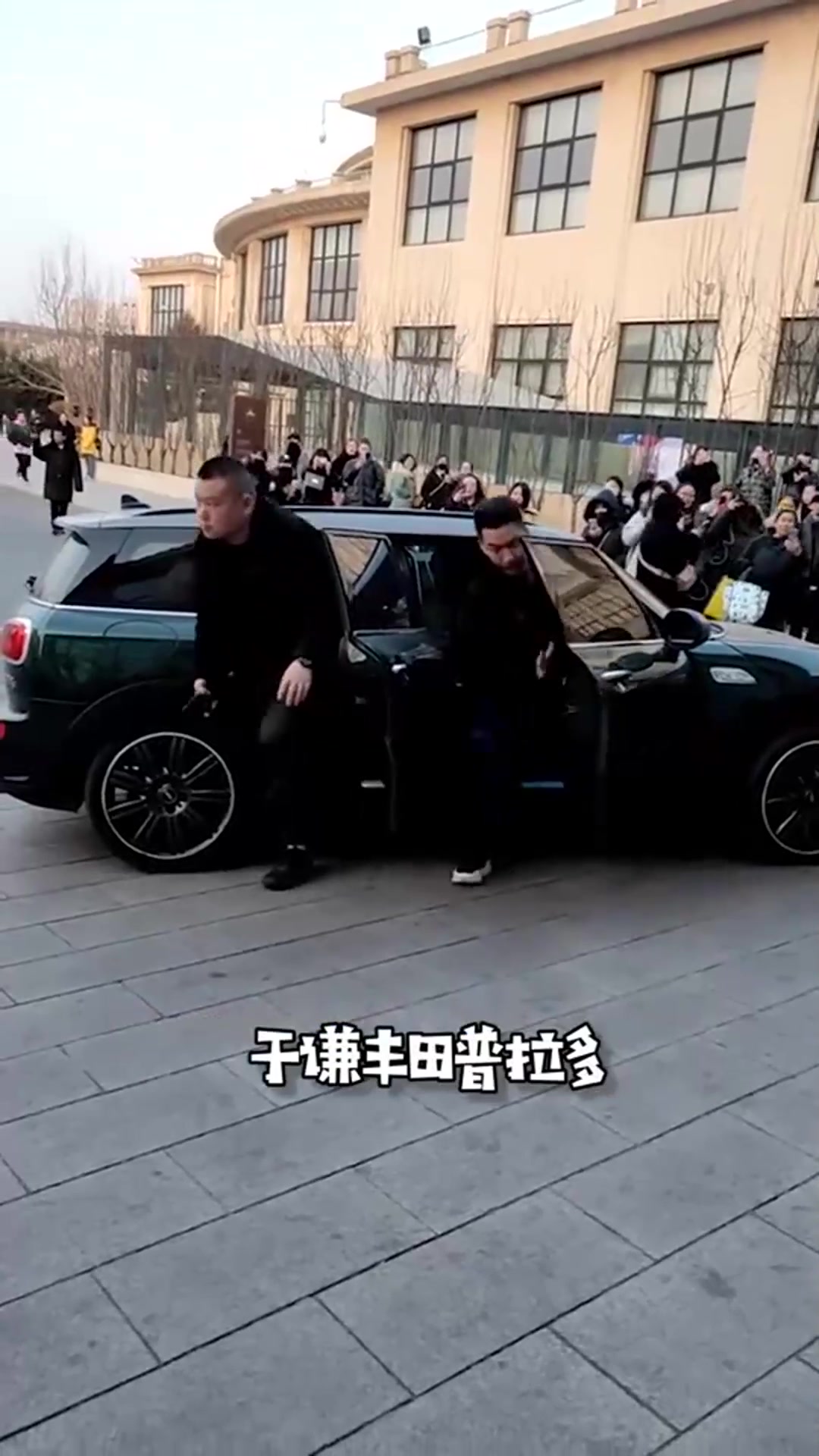 德云社的演员们都开什么车,郭德纲的最豪华,岳云鹏的最低调!