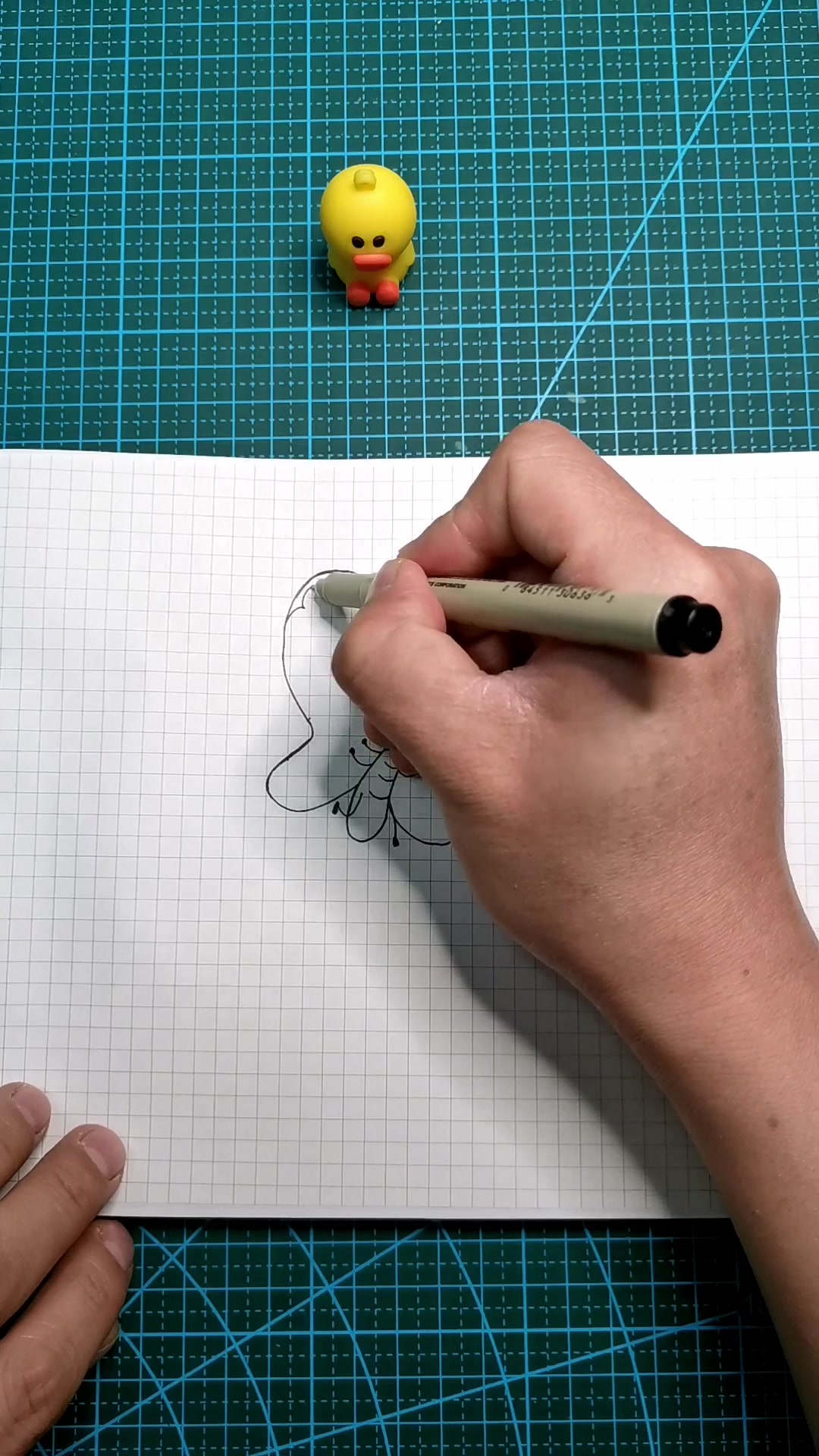 如何画一只美丽的小蝴蝶?