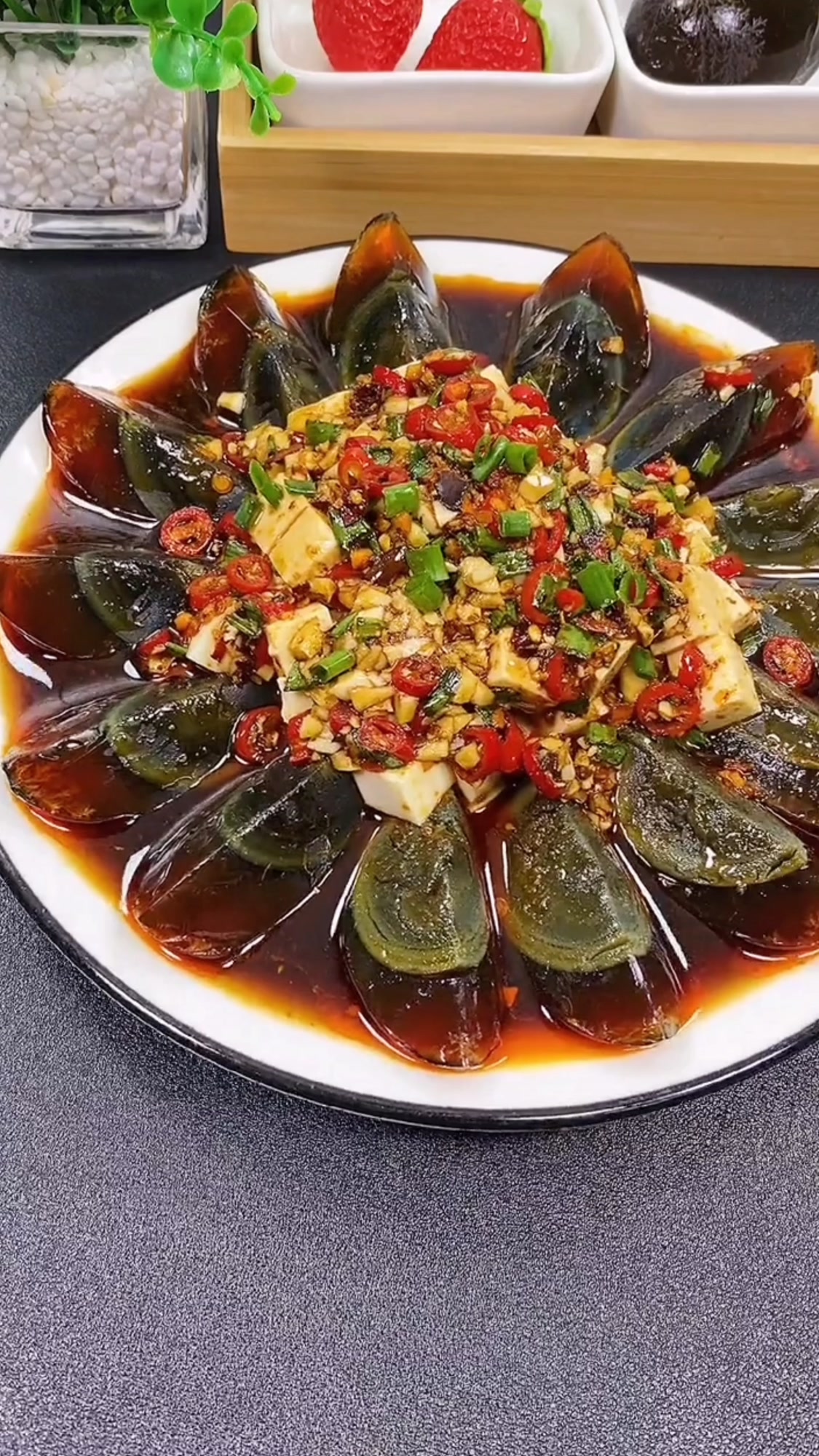 家常菜皮蛋豆腐的做法