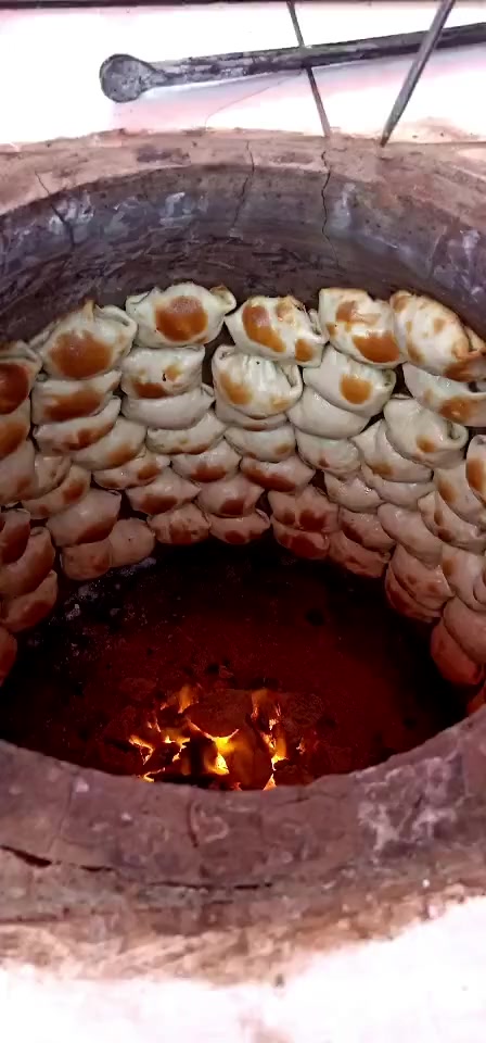 新疆的烤包子,热气腾腾,南方人很少吃