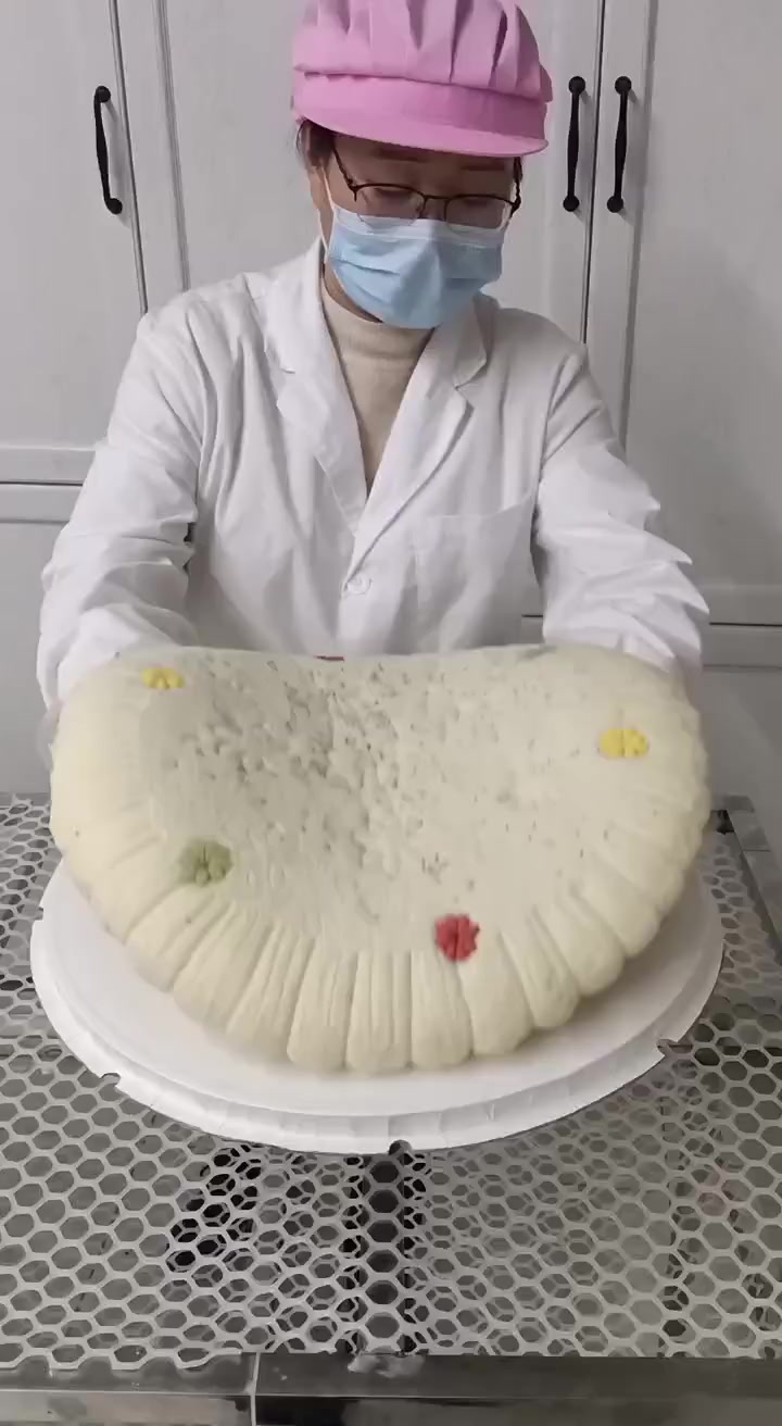 给姥姥花五百元定的蛋糕,看老板的这番操作后,这老人家能吃吗