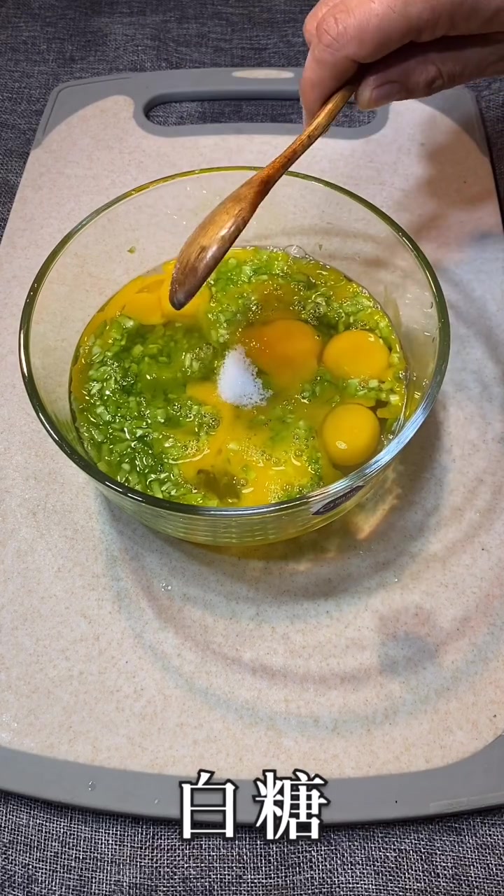 苦瓜煎蛋这样做,颜值高味道好,苦瓜一点都不苦