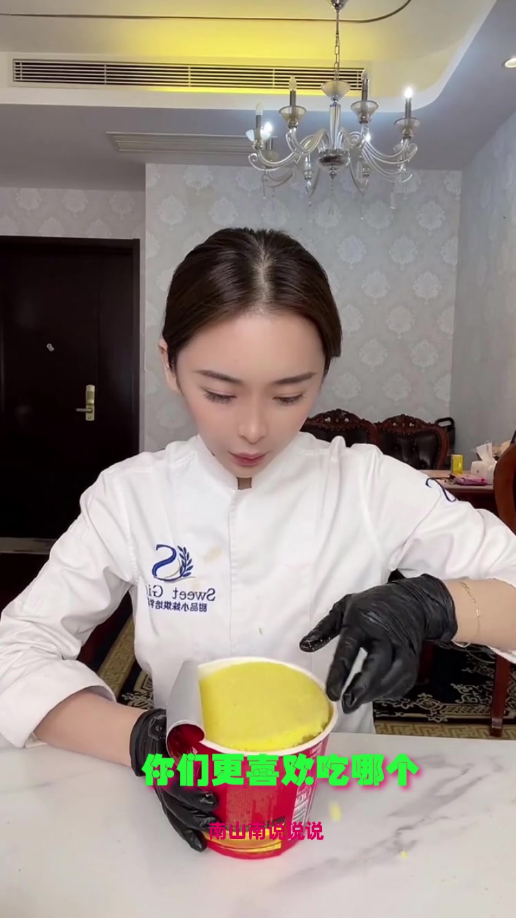 网红蛋糕泡面VS黑暗料理泡面,闺蜜喜欢哪一款?