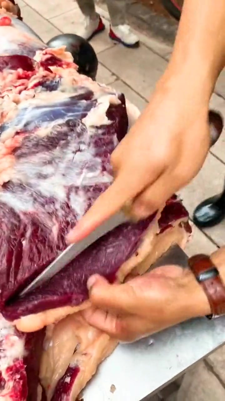 第一次见品相这么好的肉,不输日本雪花牛肉,一斤卖到多少钱