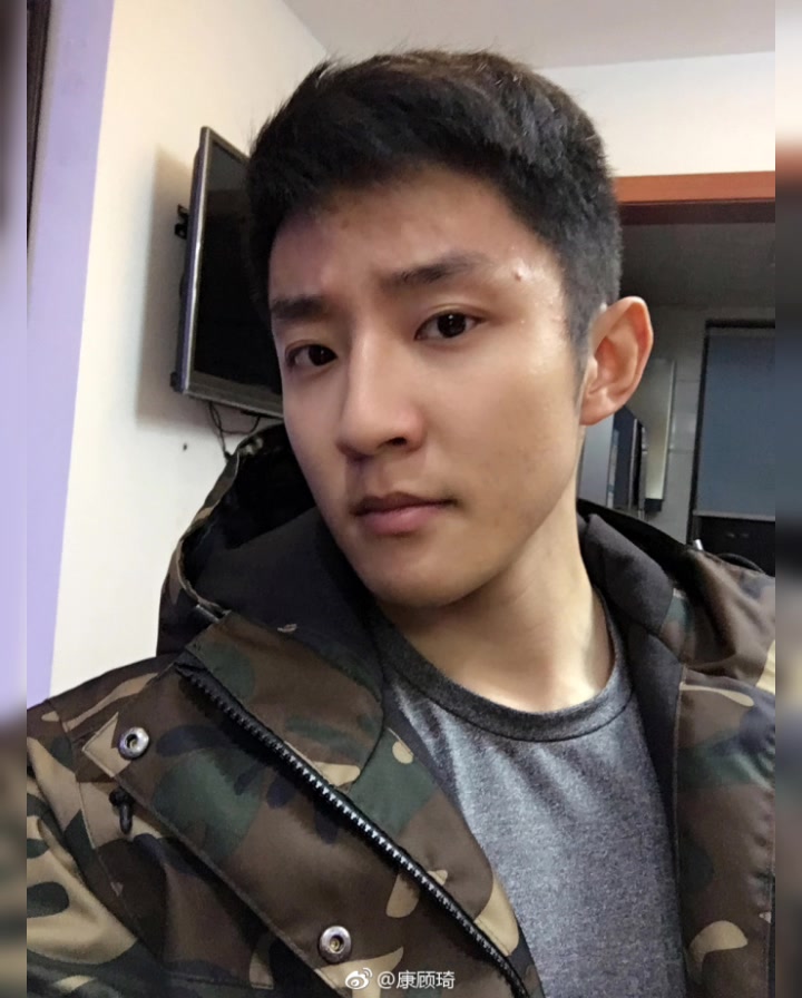 极品小鲜肉帅哥 受颜攻身材的帅气肌肉男