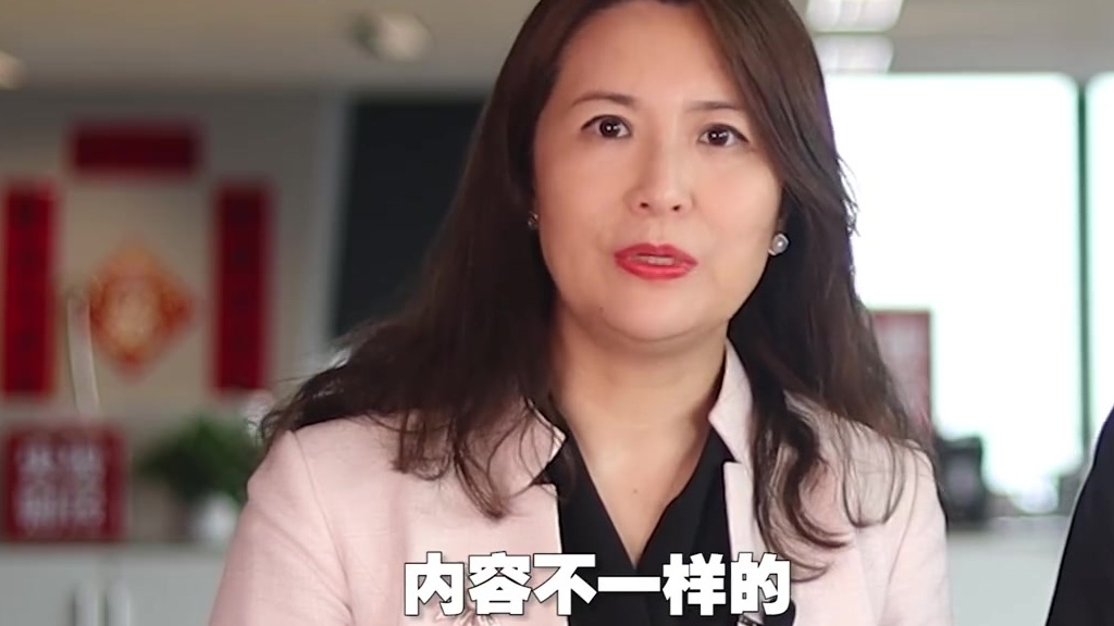 【进口食品中英文标示内容不一致可获10倍赔偿】近期,有网友表示,他买了一盒进口巧克力饼干,
