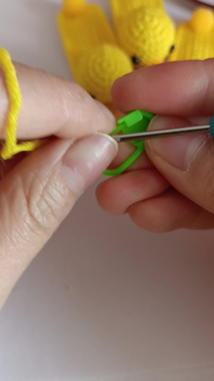 小鸭子立体发夹编织教程一