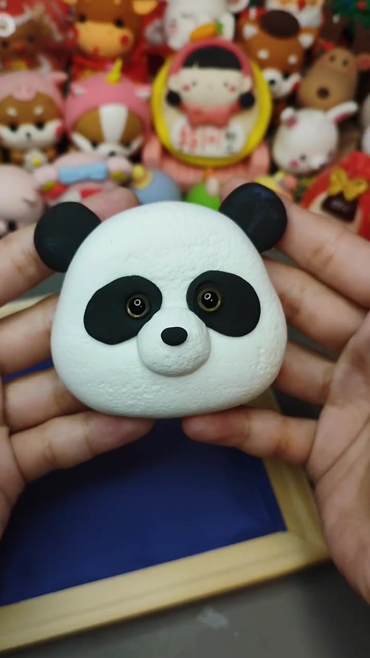 超轻粘土画小熊猫,是不是很可爱呢,一起动手做起来吧!