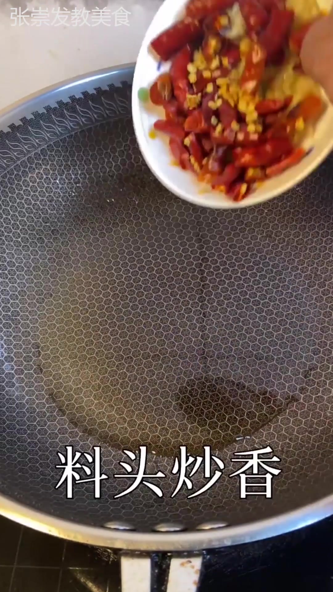 一道必学的家常小炒,美味的火爆大头菜,清脆爽口超下饭!