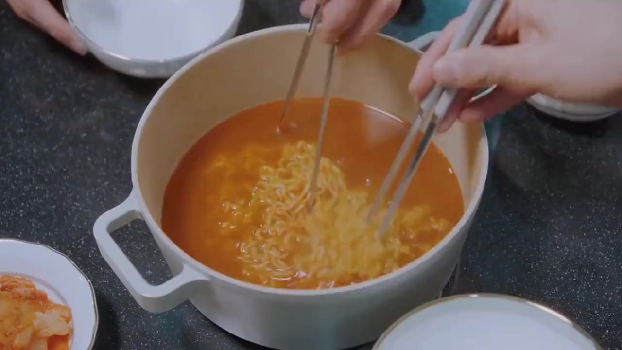 《女神降临》第26集|车银优×文佳煐×黄寅烨再怎么吵架也不能影响我干饭,果然是一家人。