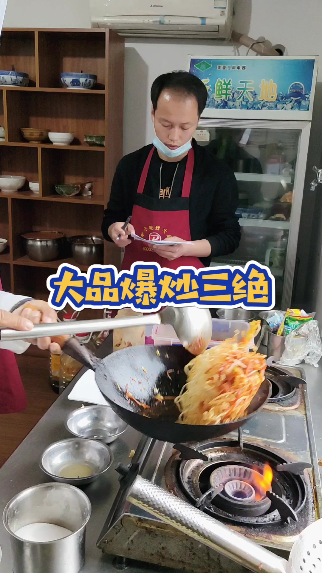 经典的爆炒三绝可谓是街头小吃霸主[调皮]炒细面、炒饼、炒米饭