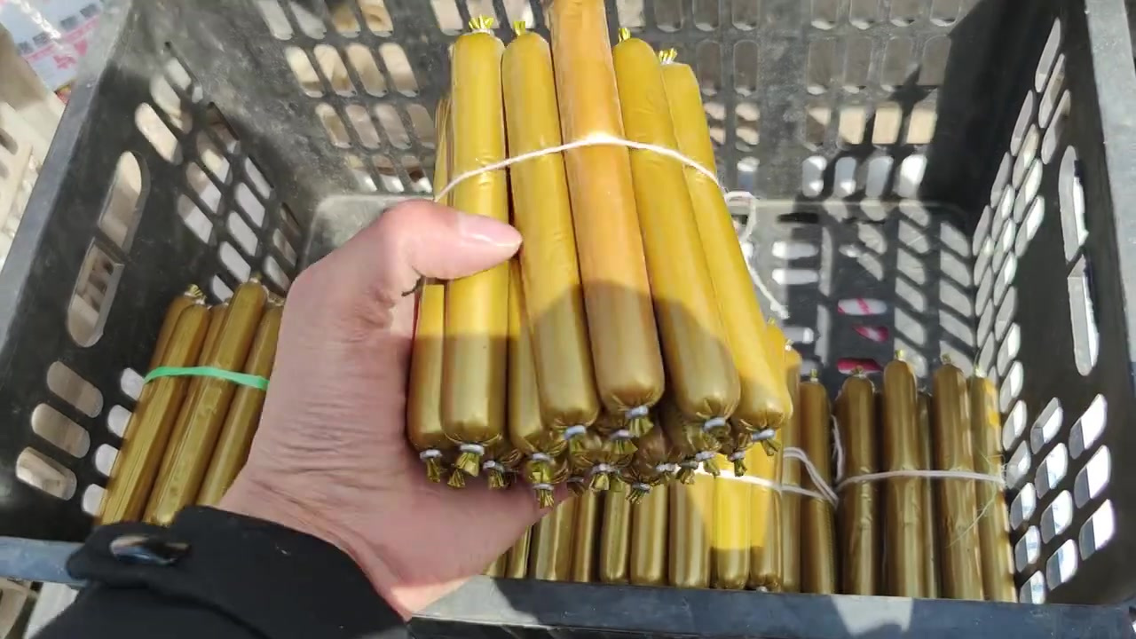 本地加工的猫肉火腿肠,一块钱二十根 