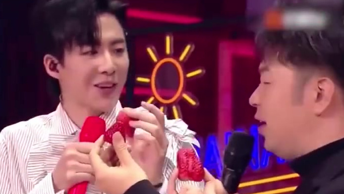 刘宇宁真的是丹东草莓????大使了!时时刻刻都在宣传@摩登兄弟刘宇宁