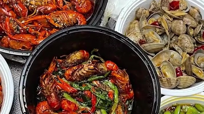 【骑手跑腿买7道菜仅一道是正品 你如何看待跑腿点餐以假乱真?】3月20日,湖北武汉。李女士