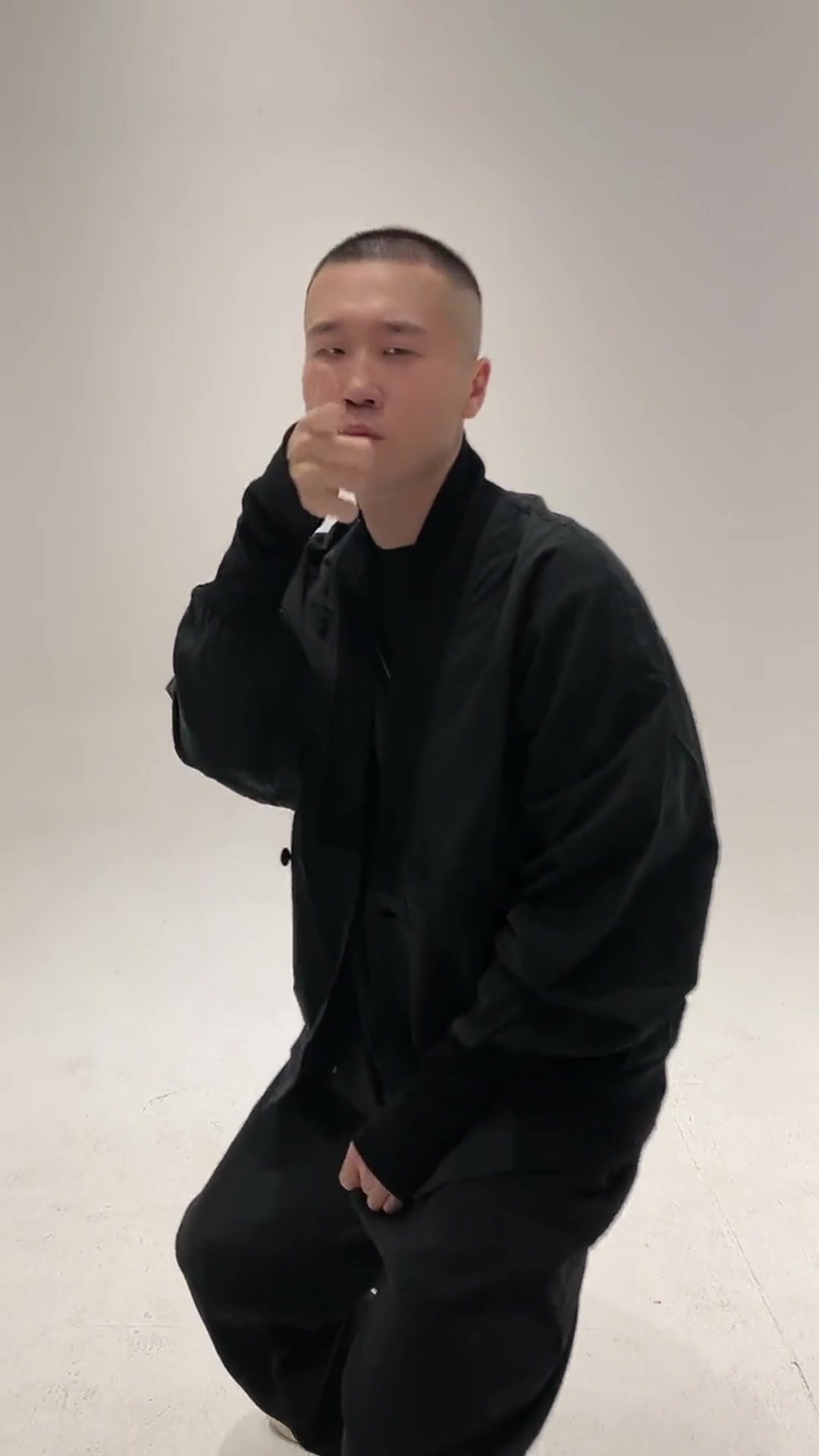 杨九郎的自拍舞蹈,下一秒的斗鸡眼,我看眼花了都!