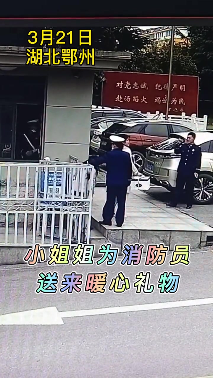 蛋糕和小姐姐的笑哪个更甜 武汉 蓝朋友的一天