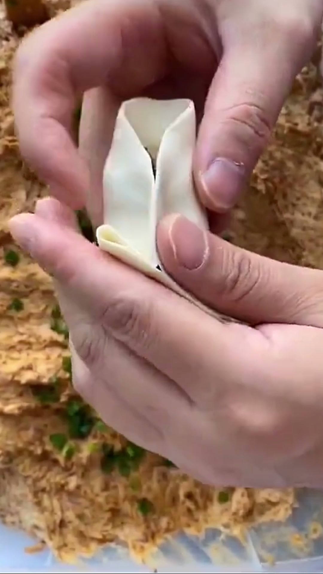 分享包饺子手法慢动作,简单又好看,美食就是可以让人开心的