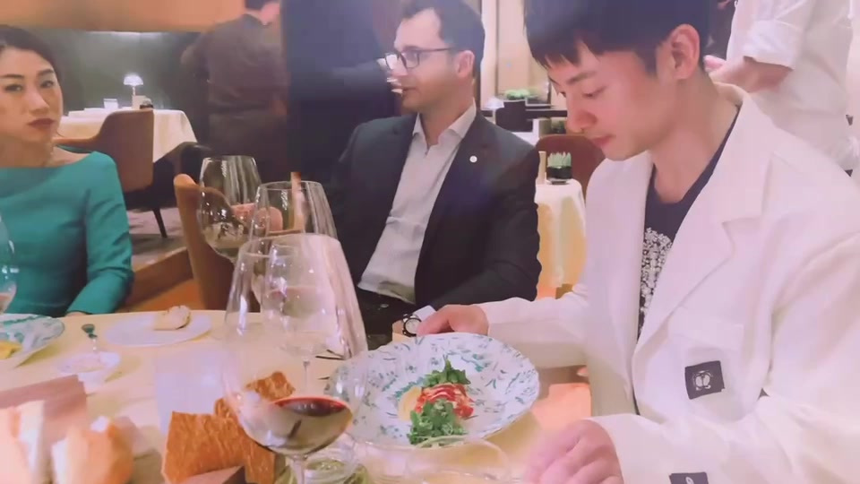 bvlgari hotel 温柔的烛光燃起来,宝格丽的烛光晚餐也就开始了。要说这里是最浪漫
