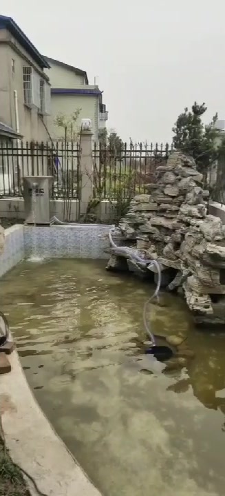 假山鱼池,使用鱼池过滤器,效果好,水质清澈,满意