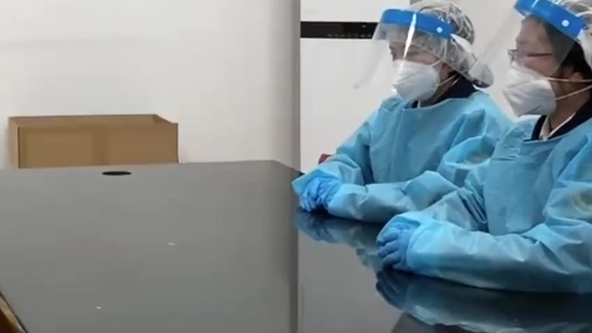 【申报为旧碗碟实为文物被海关查获&nbsp;价值约174万元】广州白云机场海关开箱查验一批申报为碗、