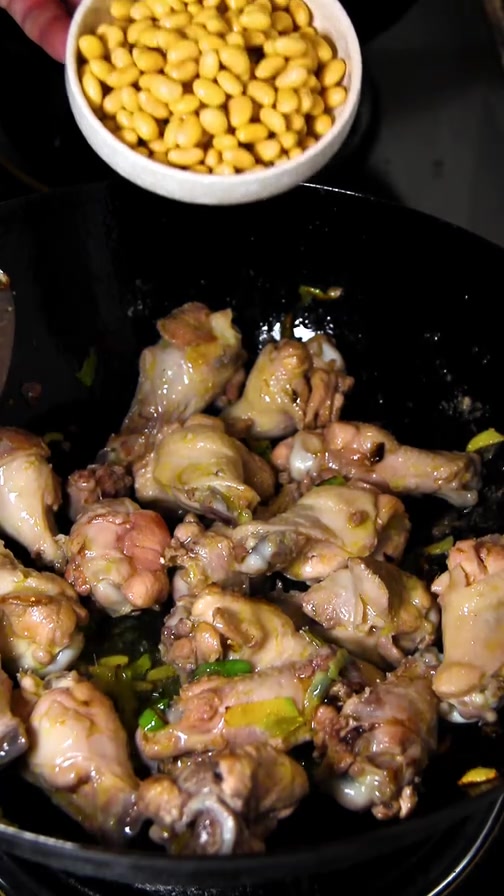 黄豆焖鸡锤制作方法 简单好学 喜欢吃鸡的小伙伴不要错过哦