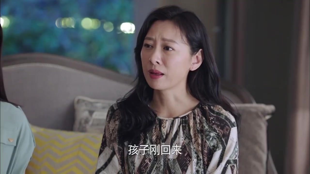 【东方卫视若你安好便是晴天第22、23集】莫菲@徐璐 用红丝线编了个中国红的金鱼送给方笑愚