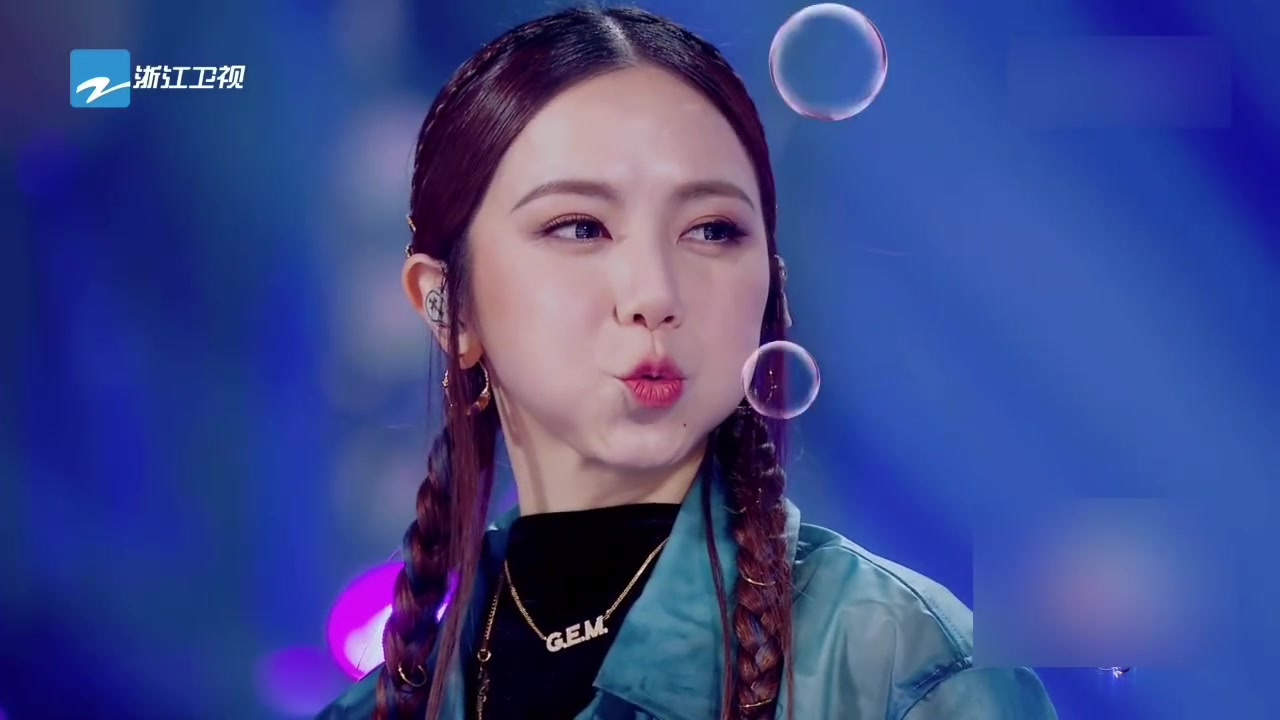 邓紫棋金鱼嘴再现江湖!连好妹妹都忍不住模仿,u1s1邓紫棋改编的透明也太好听了吧