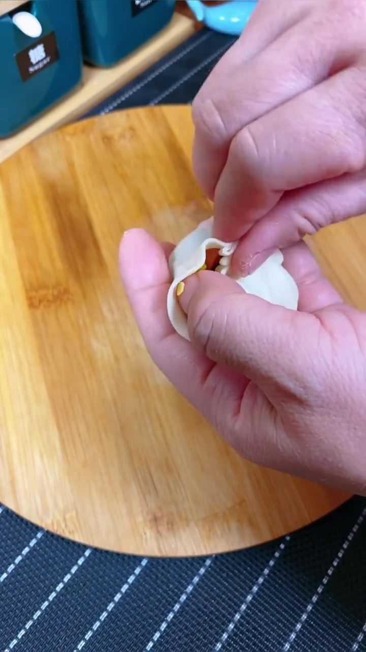 素馅包子这样做,一盘不够吃,小孩子的最爱