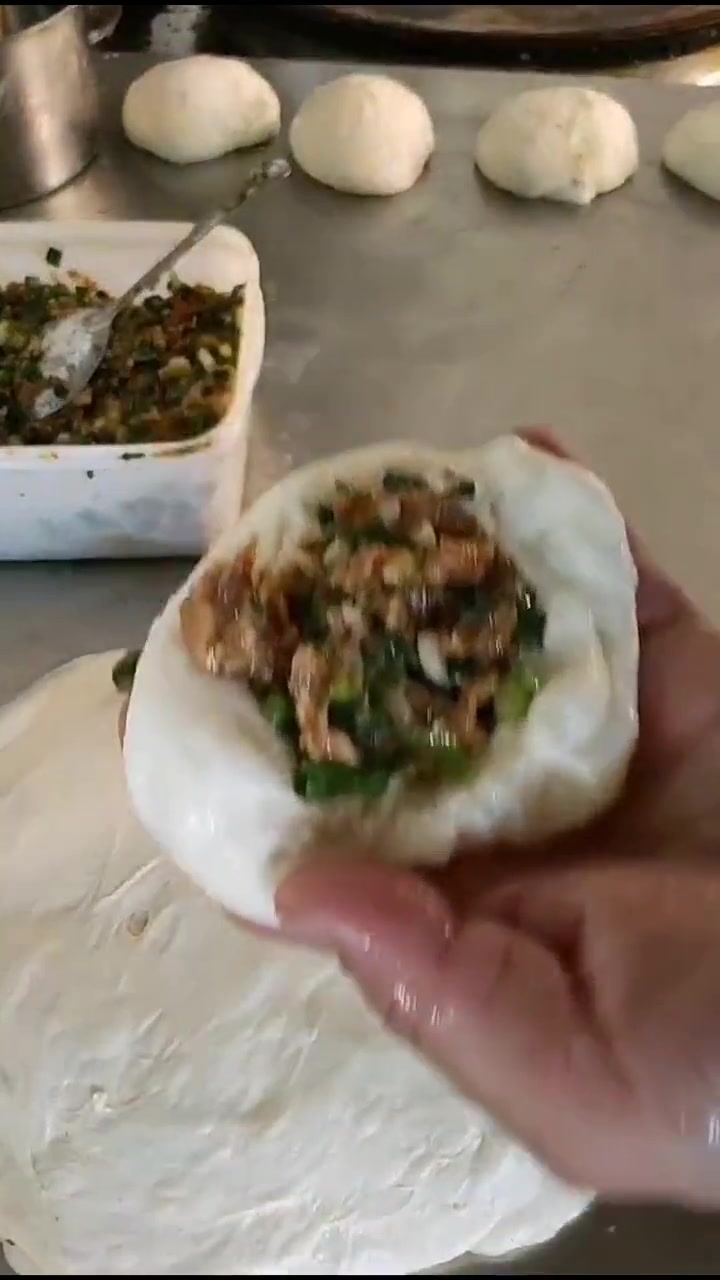 打卡今日美食,鲜肉饼的做法,又会了一招!