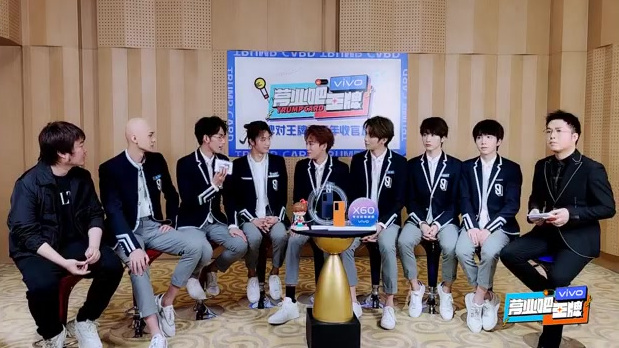 今天的《营业吧王牌》直播,@余景天_青春有你3 现场模仿唐老鸭,帅气的皮囊和有趣的灵魂,太