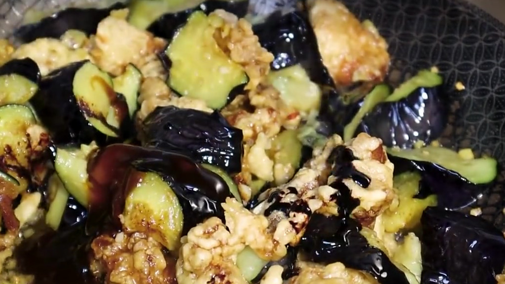 东北硬菜肉段烧茄子,教你家常做法, 东北菜 美味食谱 烹饪技巧 家常菜 茄子 东北硬菜肉段