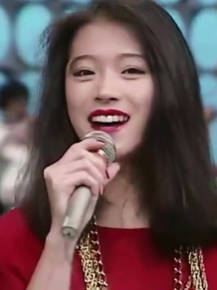 咬唇鼻祖“中森明菜”也有明艳狂野的一面,不只是昭和最美歌姬!