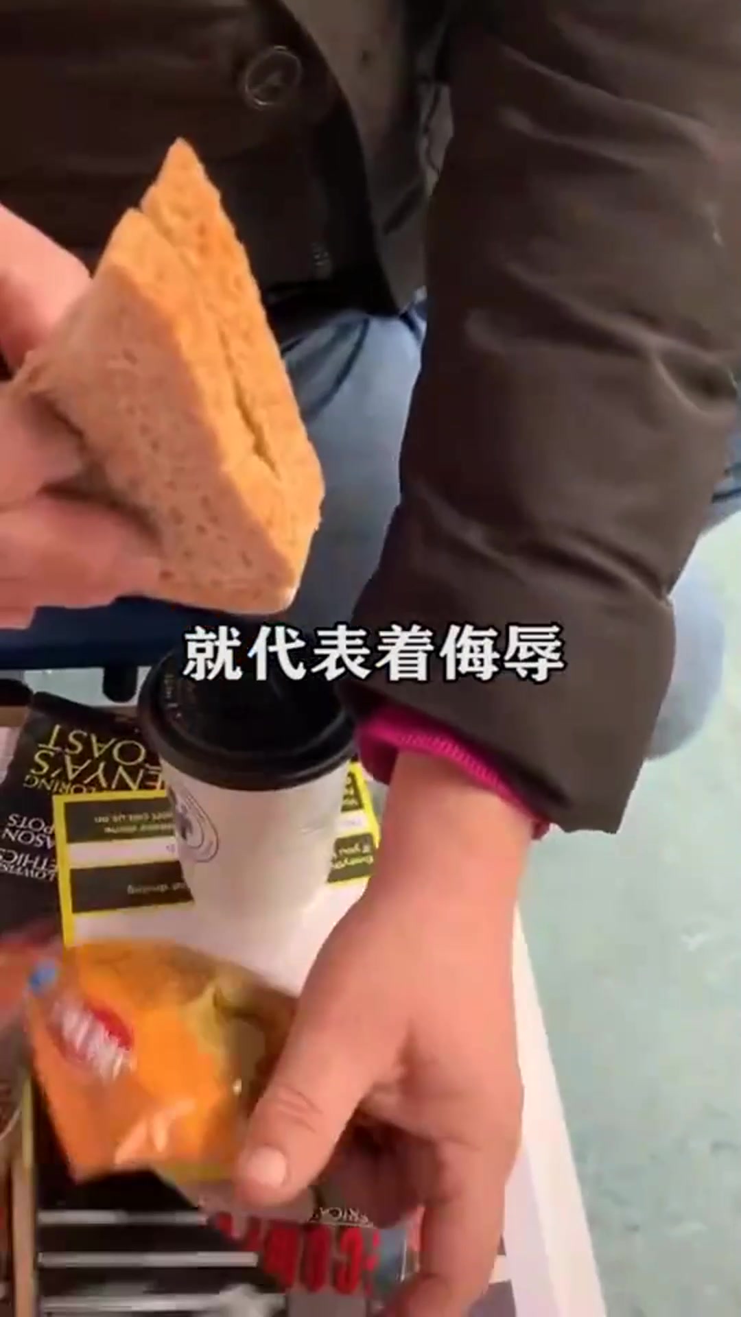要能摆拍手势剪刀手,在英国不能随便比划,网友这是真的