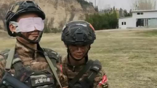 【为战友用面包火腿肠做生日蛋糕】近日,武警山西总队“魔鬼周”极限训练期间,恰逢特战队员邓苍