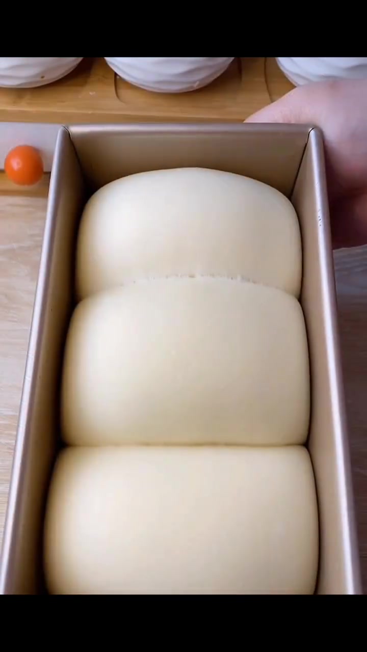 酸奶吐司面包,口感松软,做法也很简单