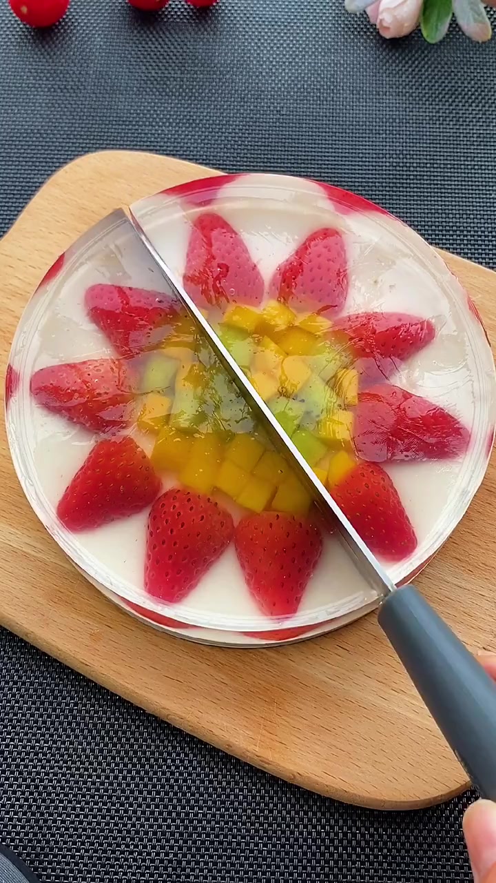 简单好做的水果蛋糕,成品的那一刻,旁边孩子直咽口水!