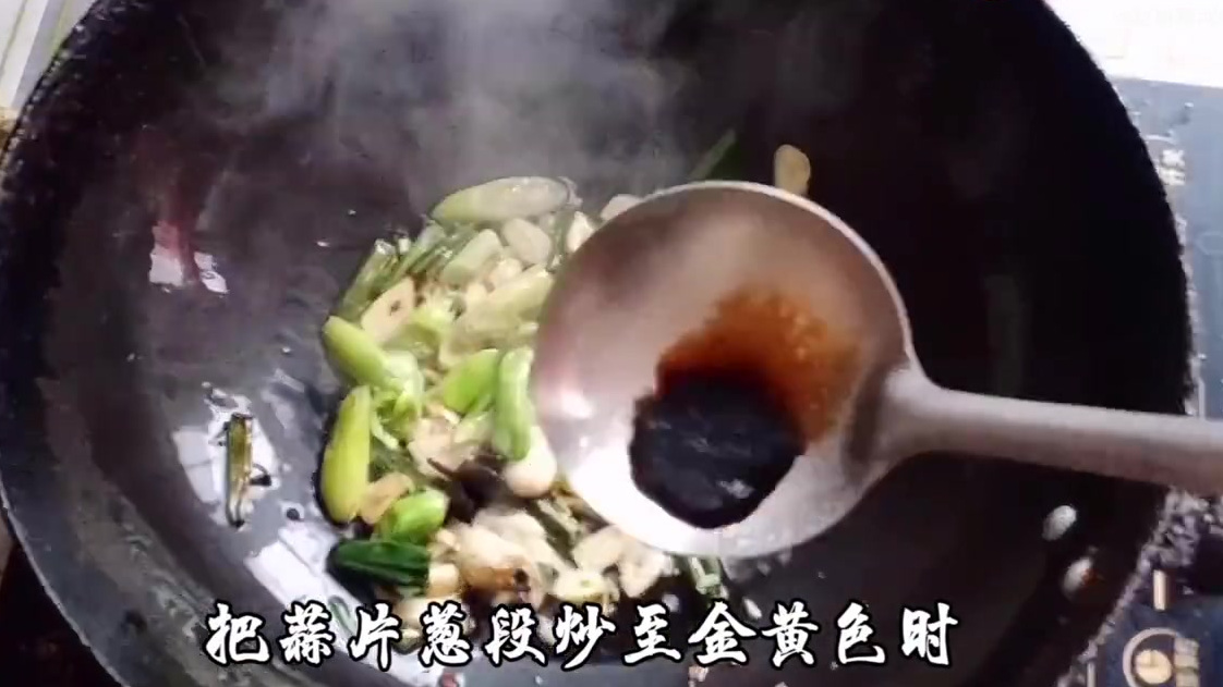#美食# 河南传统特色菜,鸡蛋大蒜焖粉皮的家常做法,这样做让你吃出地地道道豫菜风味。#美食