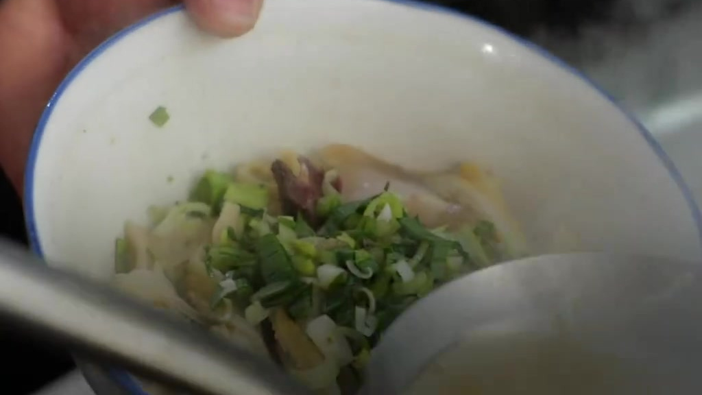 #你好中国# 【你好陕西 | 陕西羊杂汤】陕西的羊杂汤和西方人常提到的苏格兰羊杂汤可不尽相