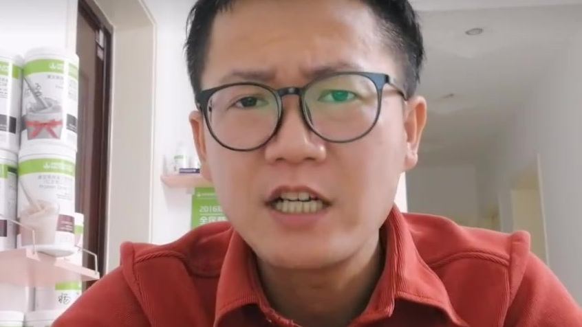 每人每天应摄入300克乳制品 乳制品含有丰富的蛋白质,可以促进肌肉的修复和合成。另外,乳制