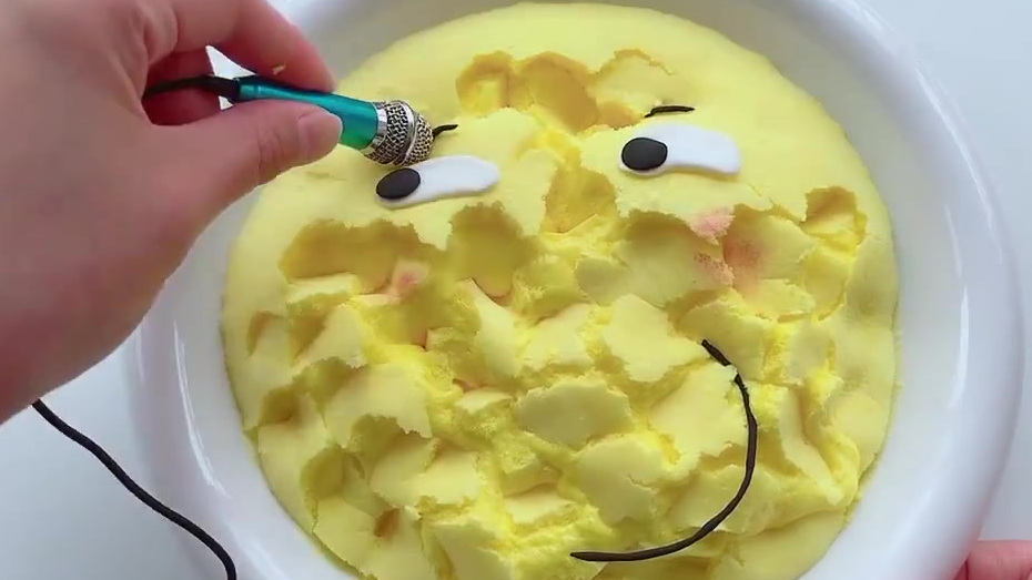 超可爱表情包充气面包泥,不用胶水也能做 这么可爱的表情包充气冰山泥,无胶水无成型水就能做,