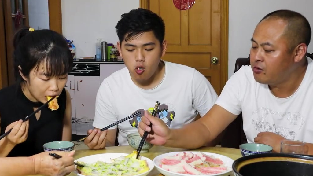 鲈鱼别只会清蒸了,教你新吃法,鲜嫩无腥味 鲈鱼别只会清蒸了,教你新吃法,鲜嫩无腥味,没刺吃